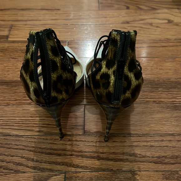 Christian louboutins White with leopard back heels - Picture 4 of 4